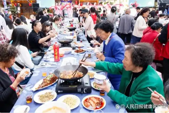 假期出游“管住嘴、迈开腿”，警惕五大消化系统“刺客”